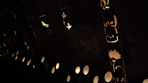サンリオのキャラクター、ポチャッコが描かれた灯篭も