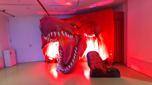 ダンジョン飯よりレッドドラゴンの立像