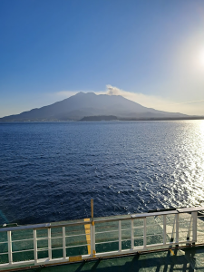 桜島フェリーでゆく