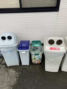 工場に設置しているペットボトルキャップ・プルタブ回収ボックス