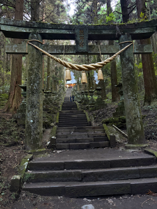 上色見熊野座神社階段と鳥居