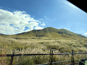 車窓からみる杵島岳